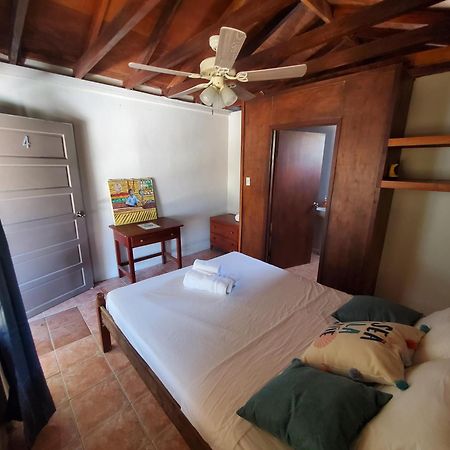 The Bounty Hotel Caye Caulker Exterior foto