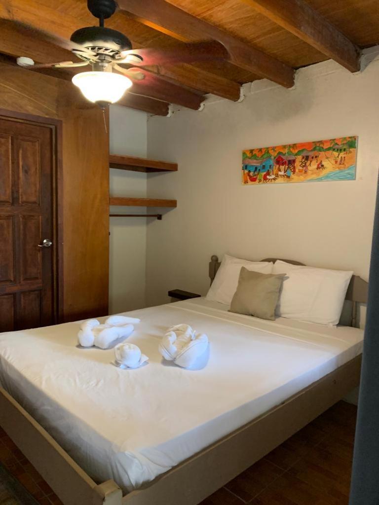 The Bounty Hotel Caye Caulker Exterior foto