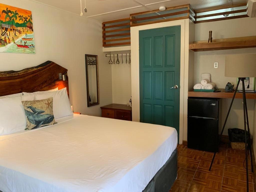 The Bounty Hotel Caye Caulker Exterior foto